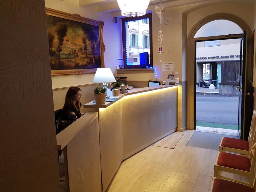 Отель Mi Casa Es Tambien Tu Casa Vips Верона Экстерьер фото