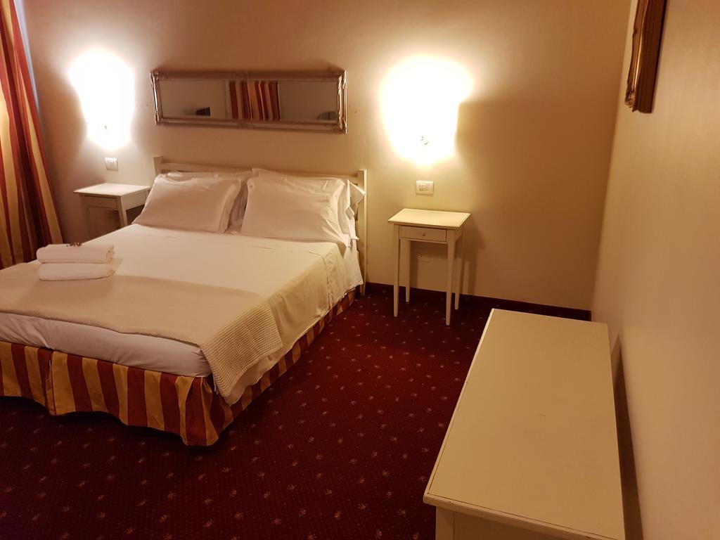 Отель Mi Casa Es Tambien Tu Casa Vips Верона Экстерьер фото